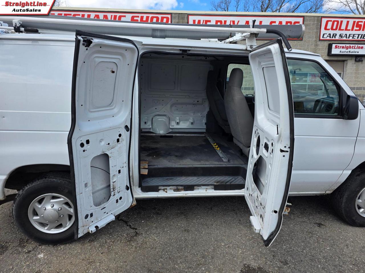 2014 Ford E250 Commercial Photo