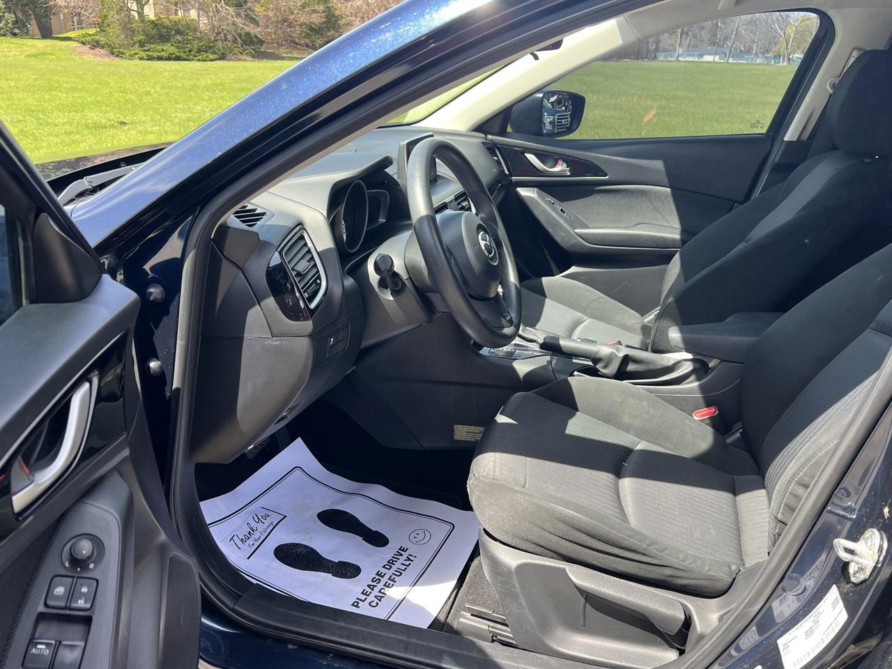 2016 Mazda MAZDA3 i Sport AT 4-Door Photo