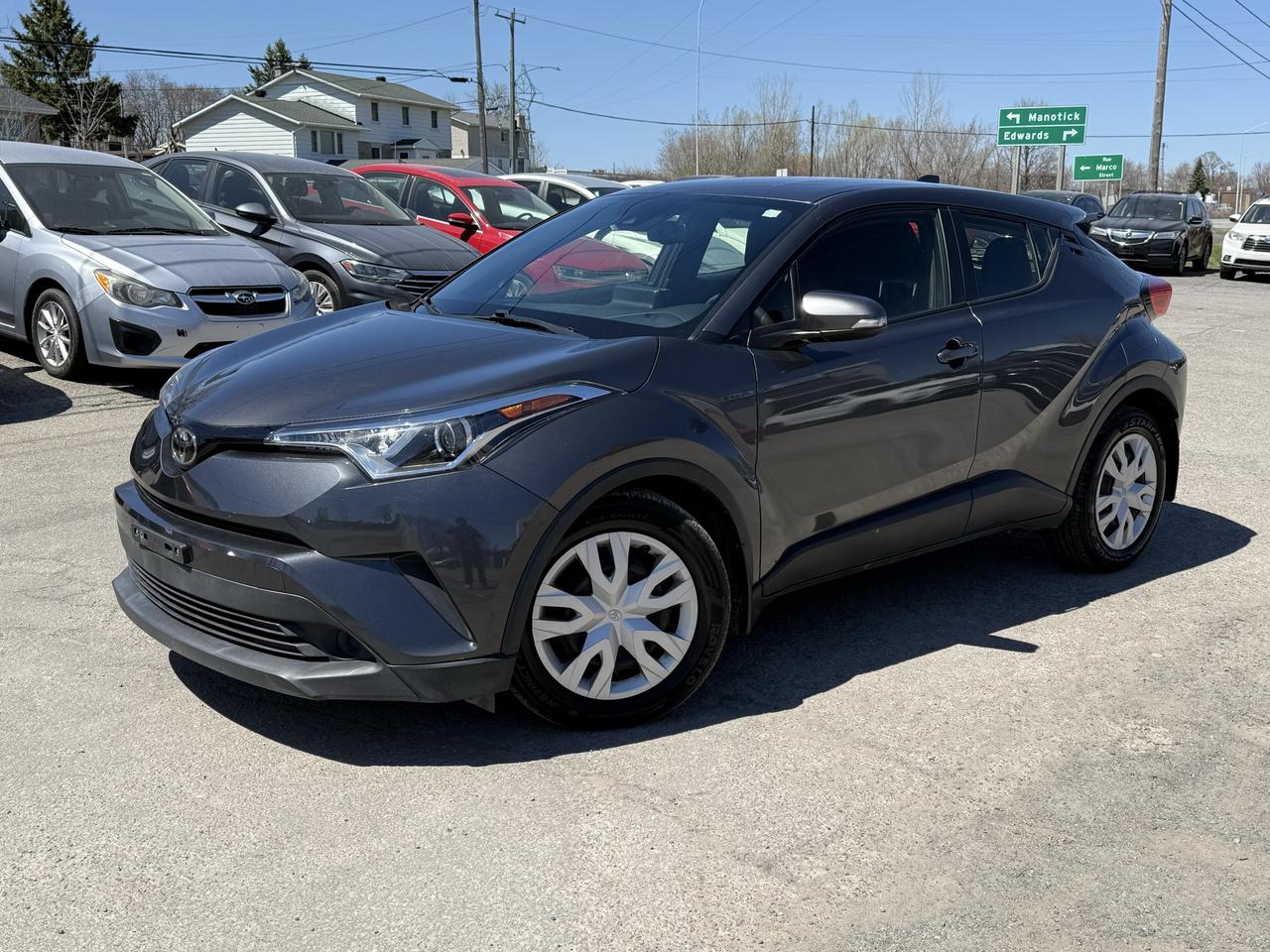 2019 Toyota C-HR C-HR LE FWD Photo0