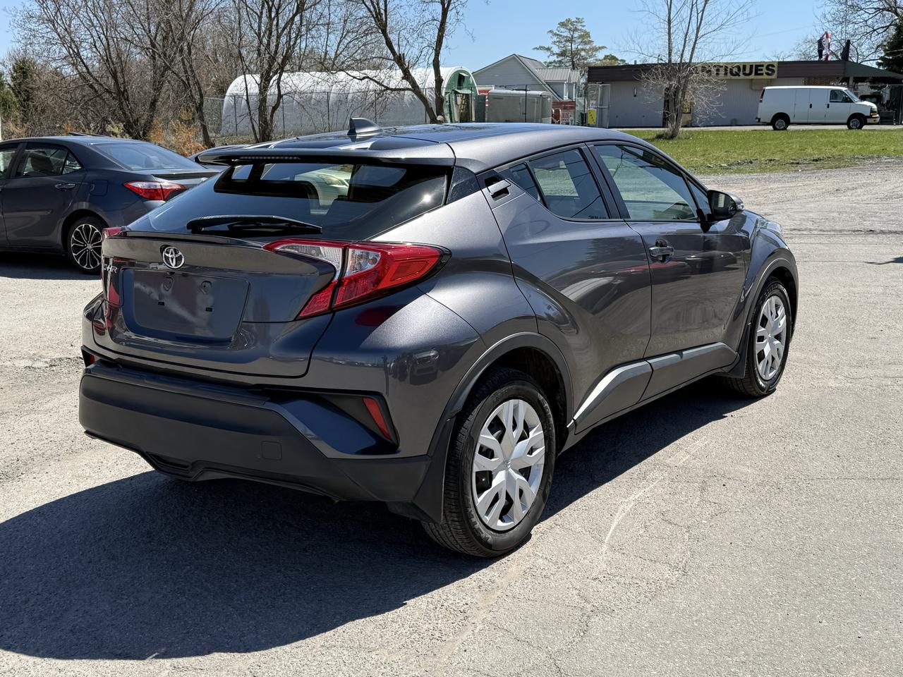 2019 Toyota C-HR C-HR LE FWD Photo4