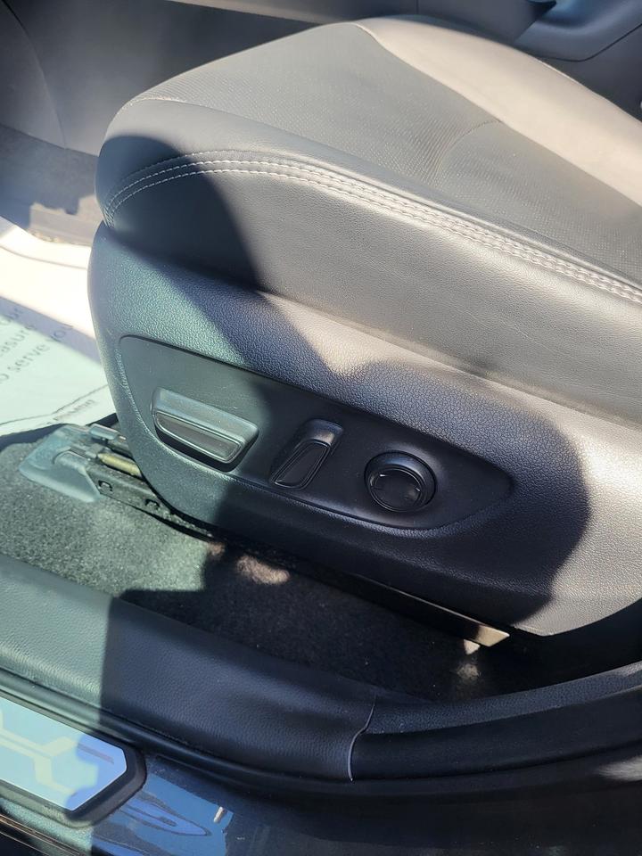 2023 Toyota RAV4 Hybrid Limited Photo