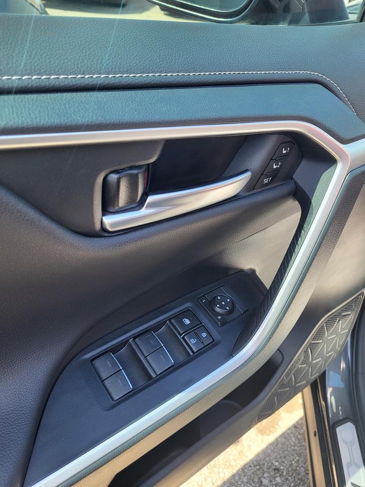 2023 Toyota RAV4 Hybrid Limited Photo