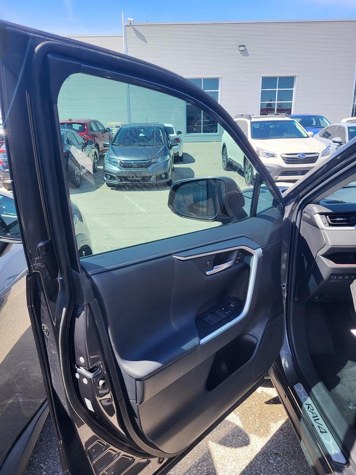 2023 Toyota RAV4 Hybrid Limited Photo