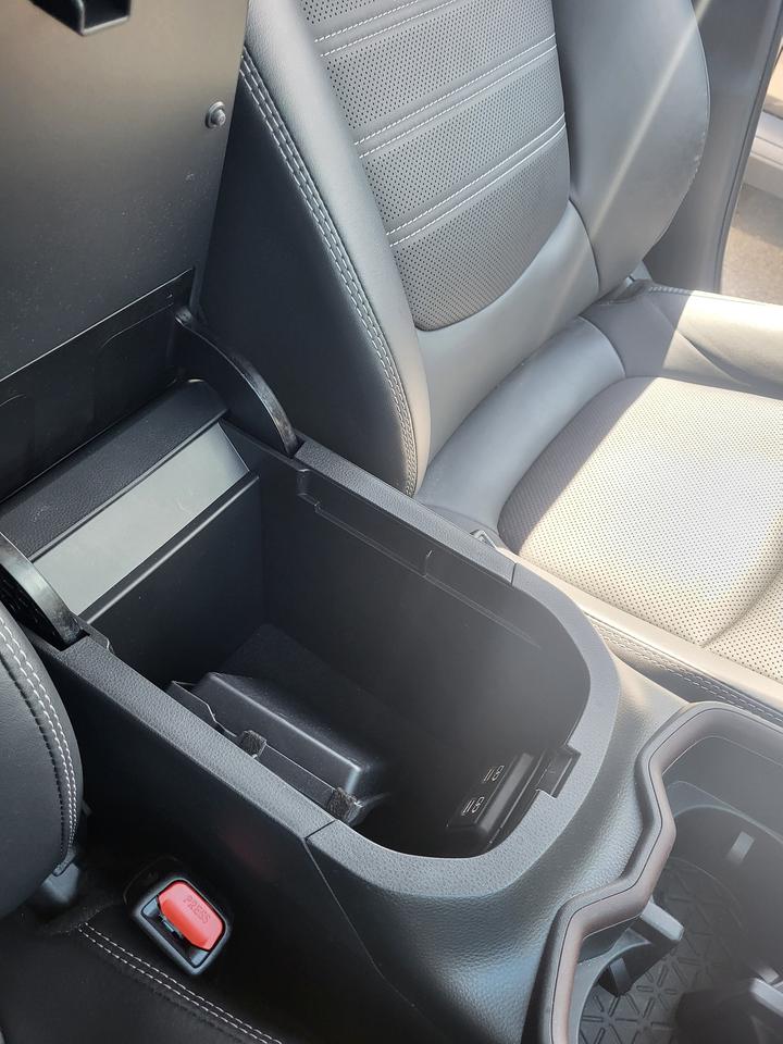 2023 Toyota RAV4 Hybrid Limited Photo