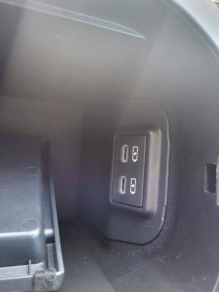 2023 Toyota RAV4 Hybrid Limited Photo