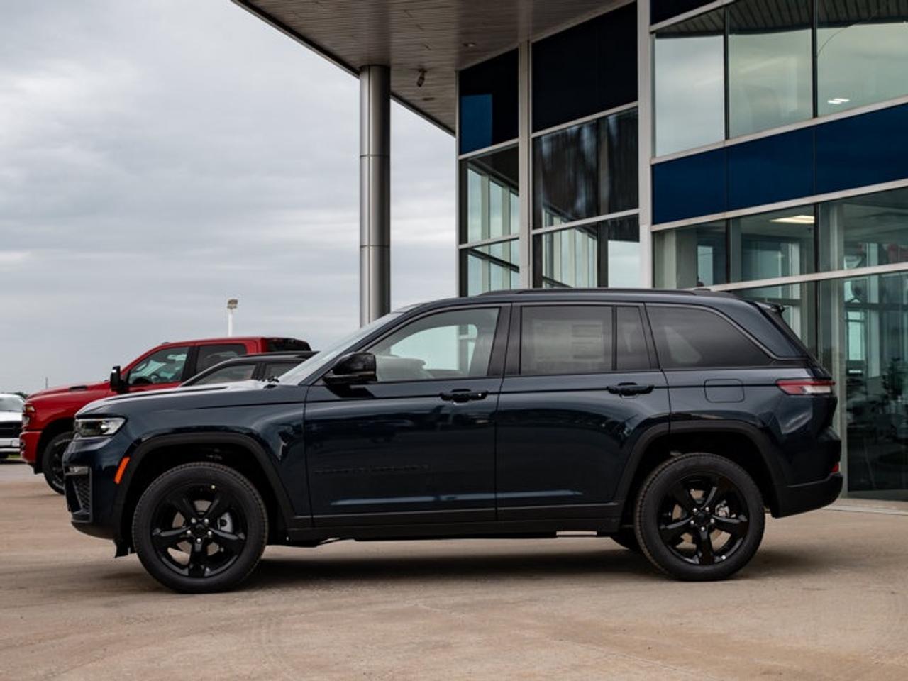 2026 Jeep Grand Cherokee Limited Photo4
