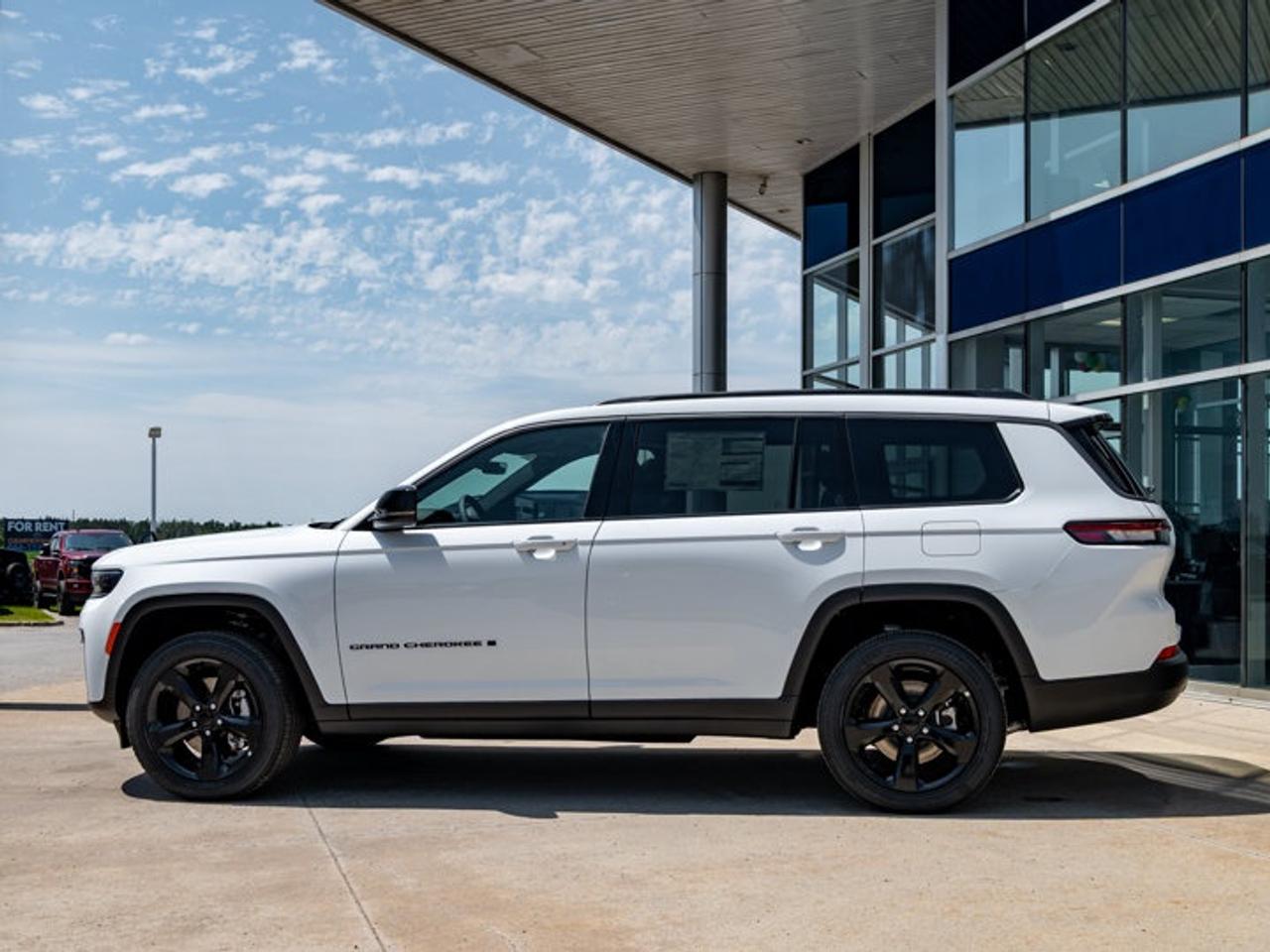 2026 Jeep Grand Cherokee L ALTITUDE Photo4