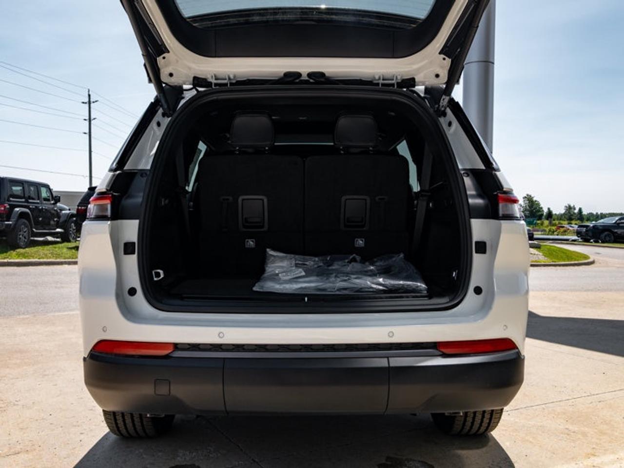 2026 Jeep Grand Cherokee L ALTITUDE Photo
