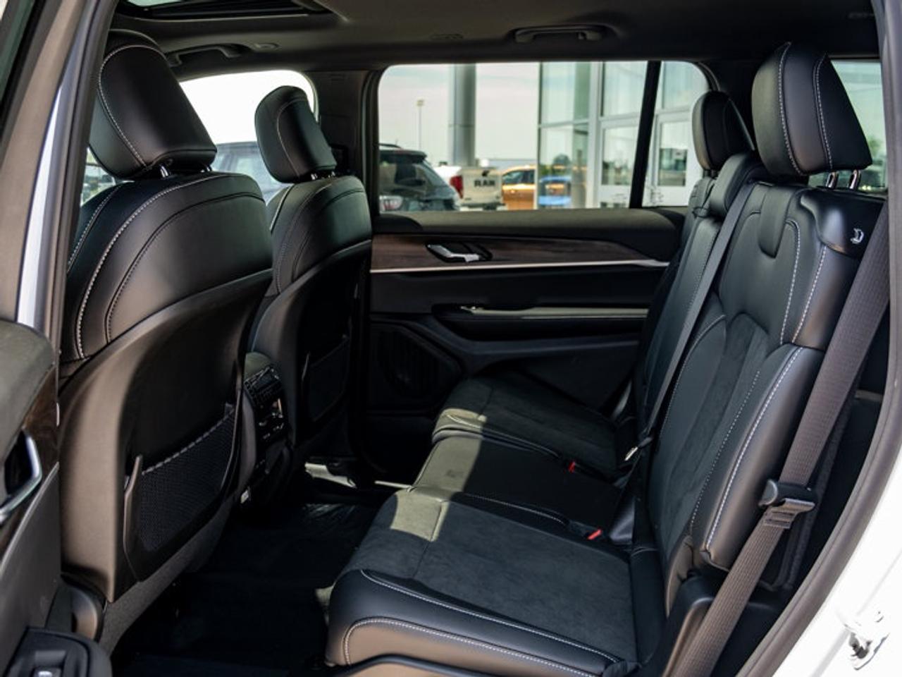 2026 Jeep Grand Cherokee L ALTITUDE Photo