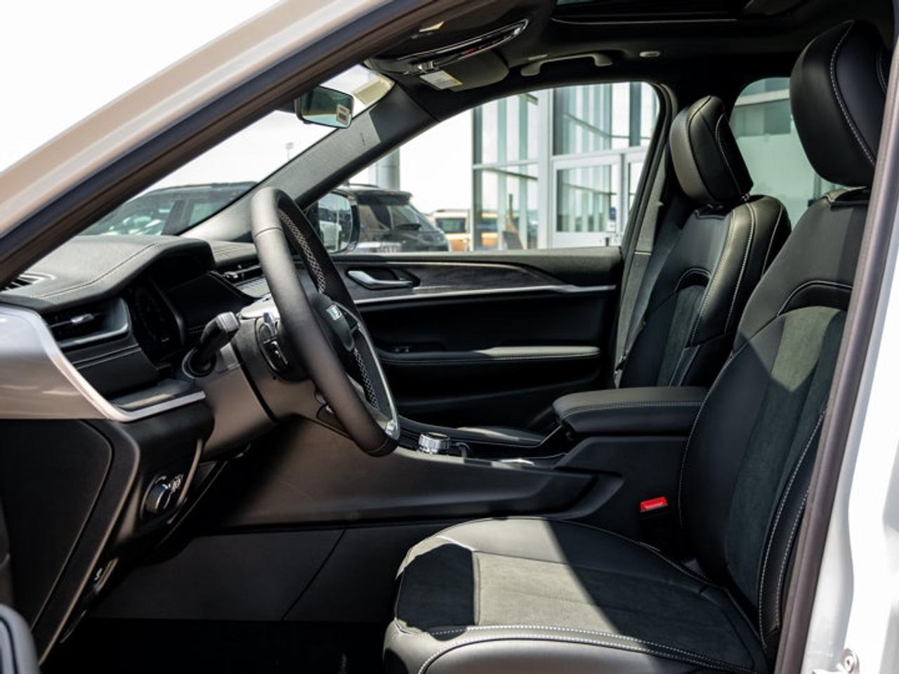 2026 Jeep Grand Cherokee L ALTITUDE Photo