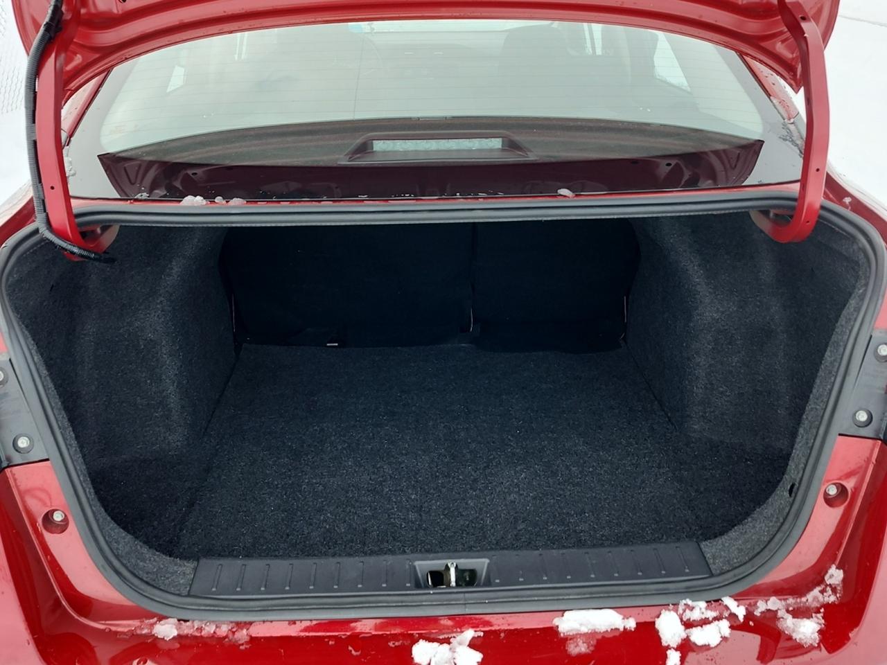 2024 Nissan Versa SR Photo2