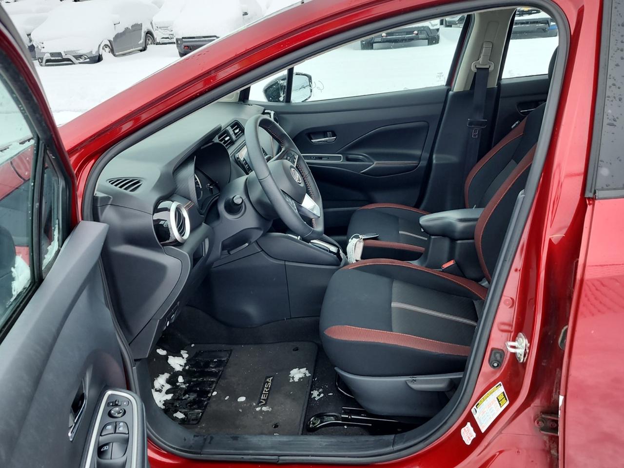 2024 Nissan Versa SR Photo