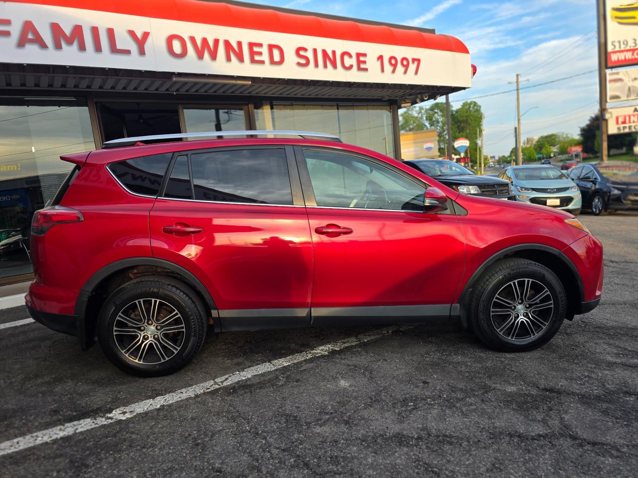 2016 Toyota RAV4 XLE ONE OWNER | ACCIDENT FREE | Sunroof | Backup Camera Photo