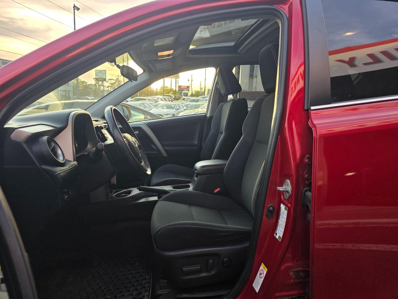 2016 Toyota RAV4 XLE ONE OWNER | ACCIDENT FREE | Sunroof | Backup Camera Photo