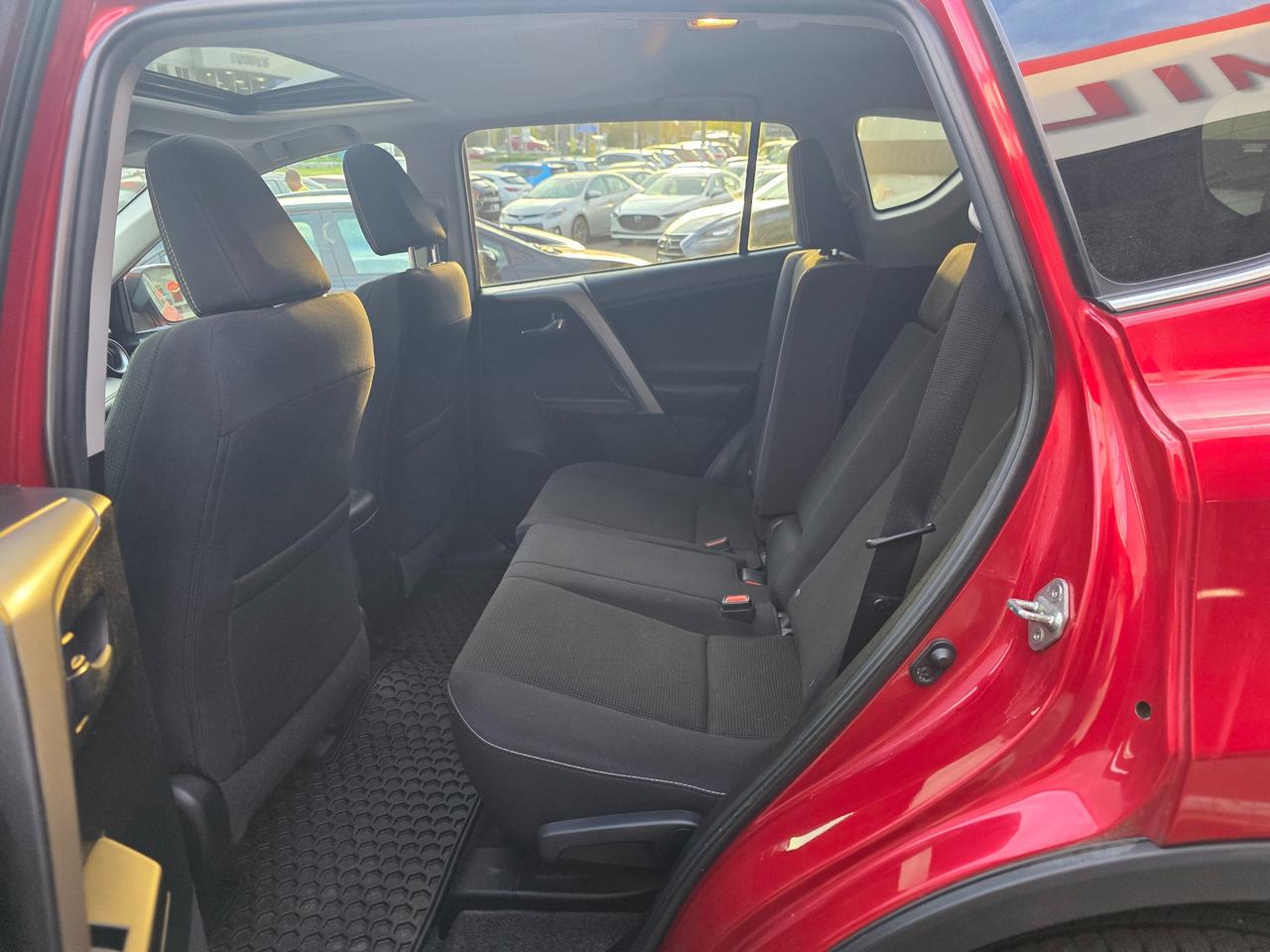 2016 Toyota RAV4 XLE ONE OWNER | ACCIDENT FREE | Sunroof | Backup Camera Photo