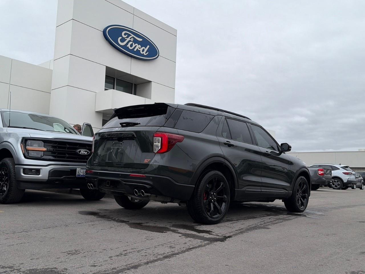 2024 Ford Explorer ST 4WD Photo2