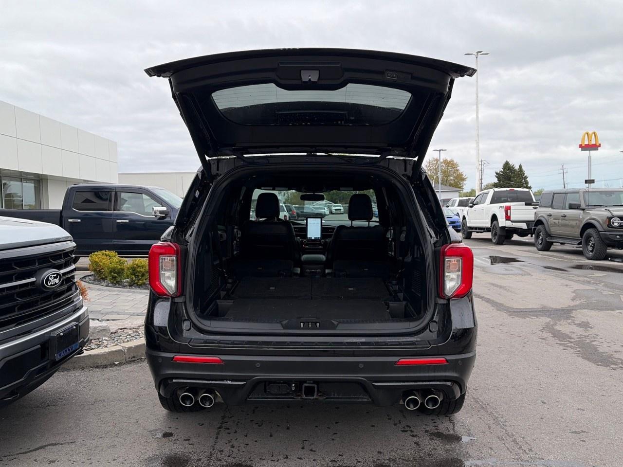 2022 Ford Explorer ST 4WD Photo4