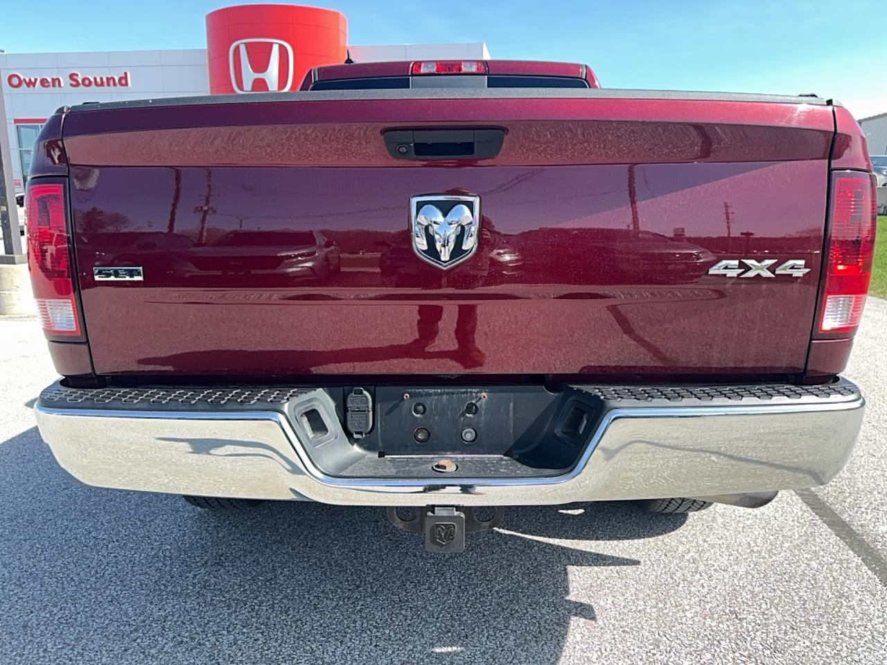 2019 RAM 1500 Classic SLT Photo3