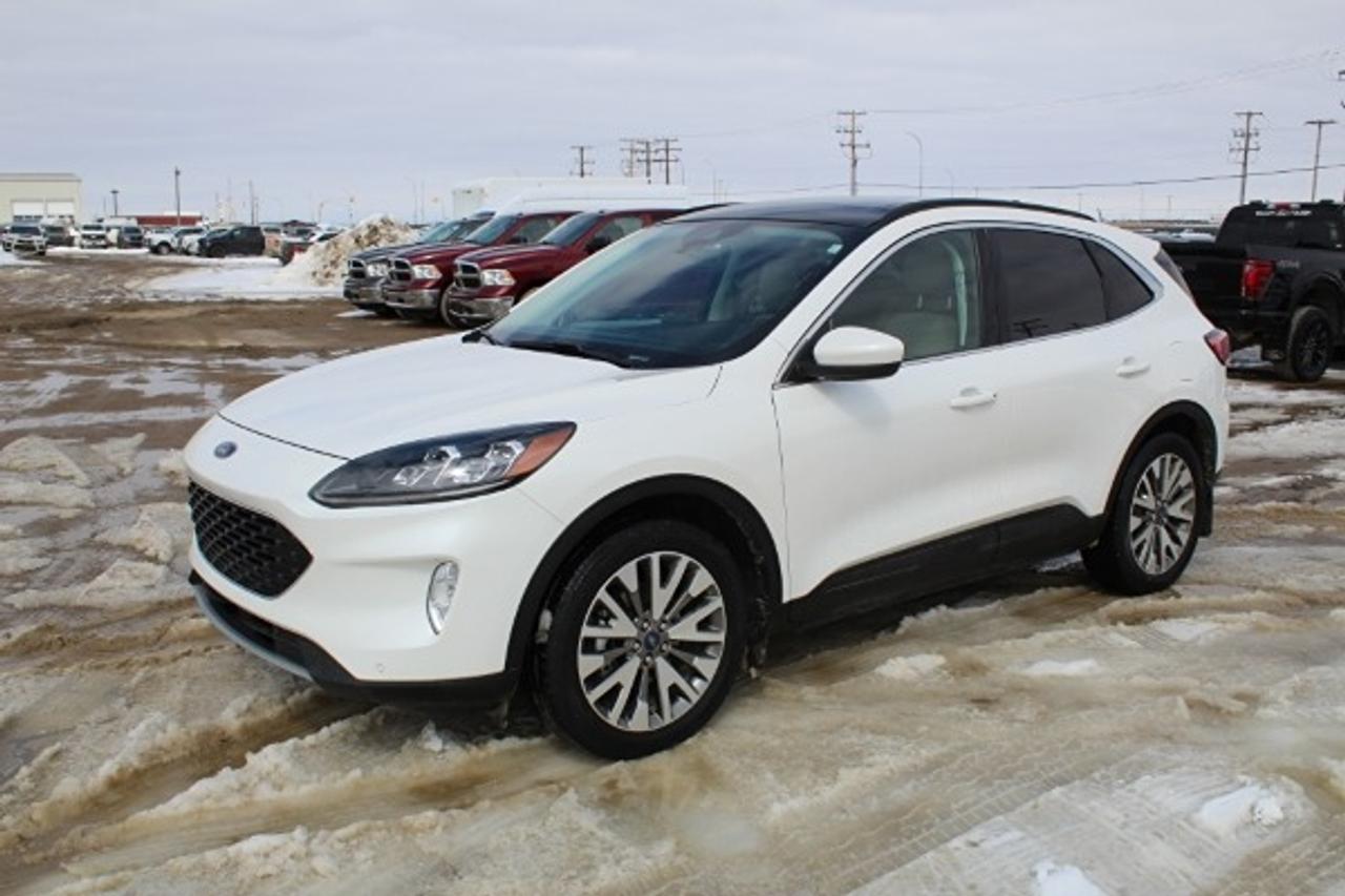 2022 Ford Escape Titanium Hybrid AWD w/Htd L, pano S/R, NAV, BUC - Photo #1