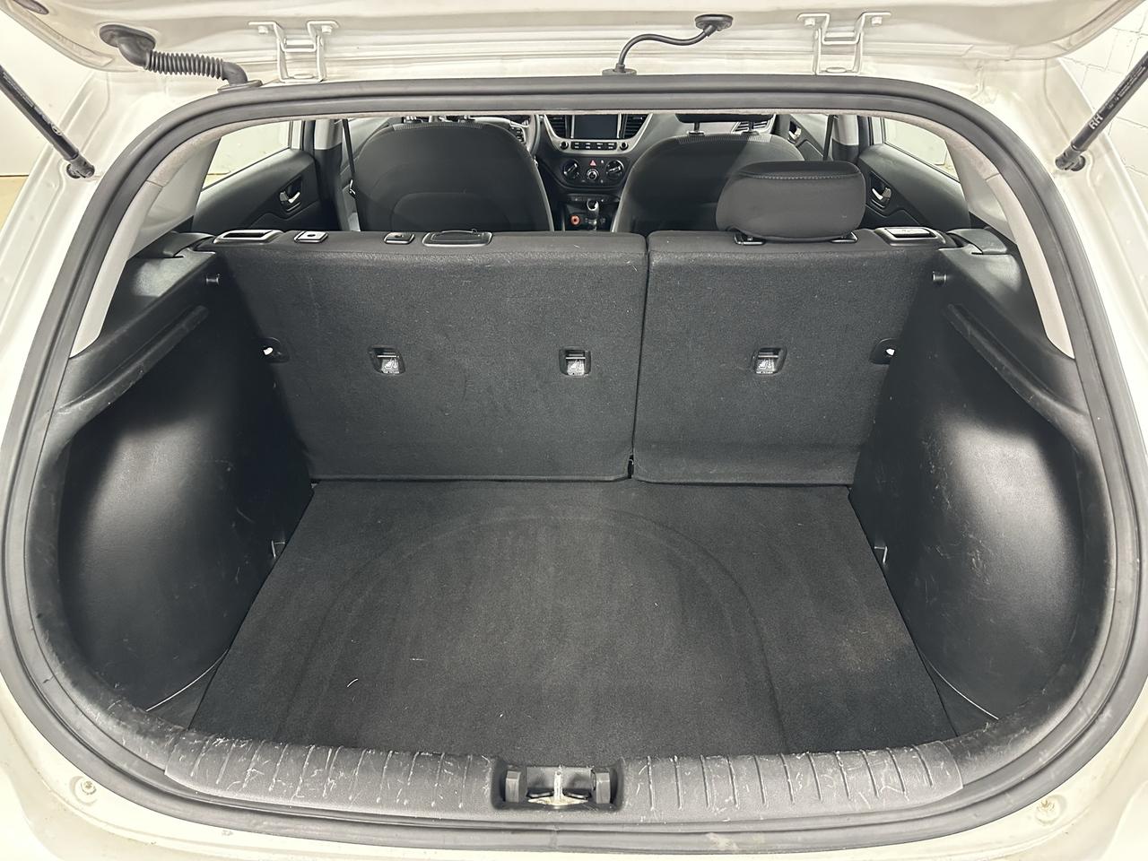 2019 Hyundai Accent Preferred Photo6