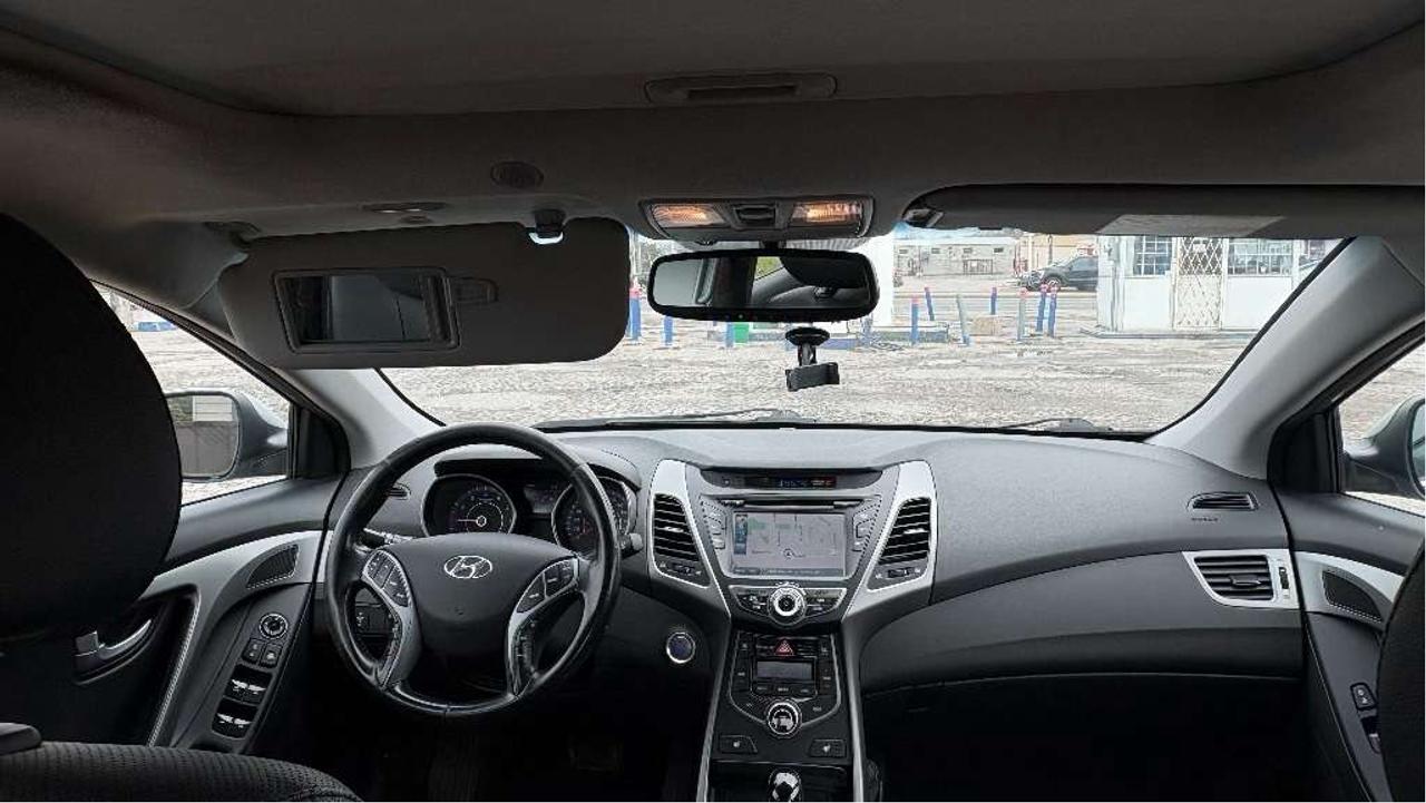 2016 Hyundai Elantra Limited Photo