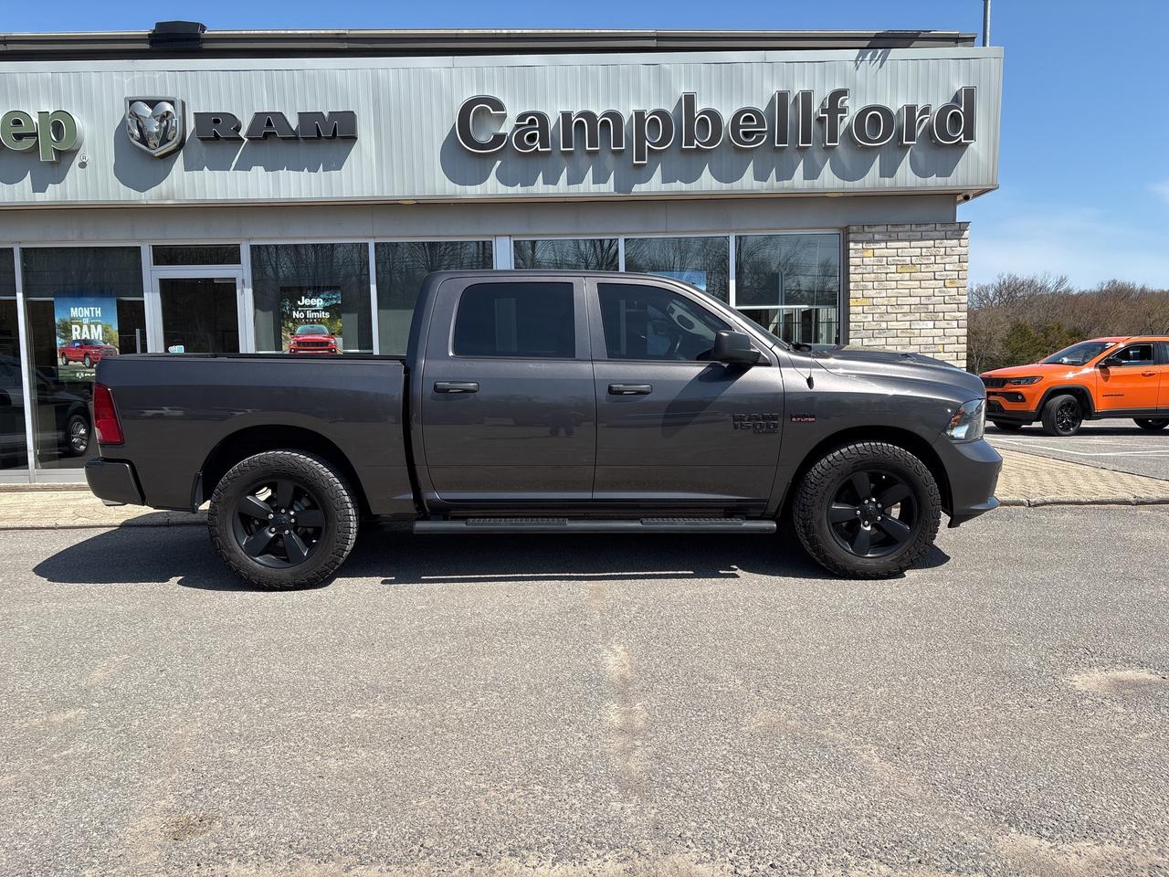 2021 RAM 1500 Classic EXPRESS Photo3