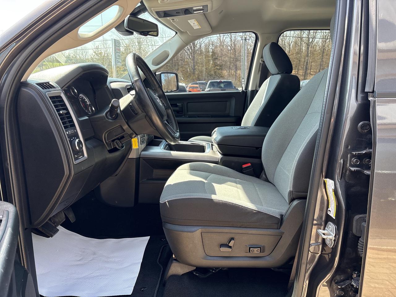 2021 RAM 1500 Classic EXPRESS Photo