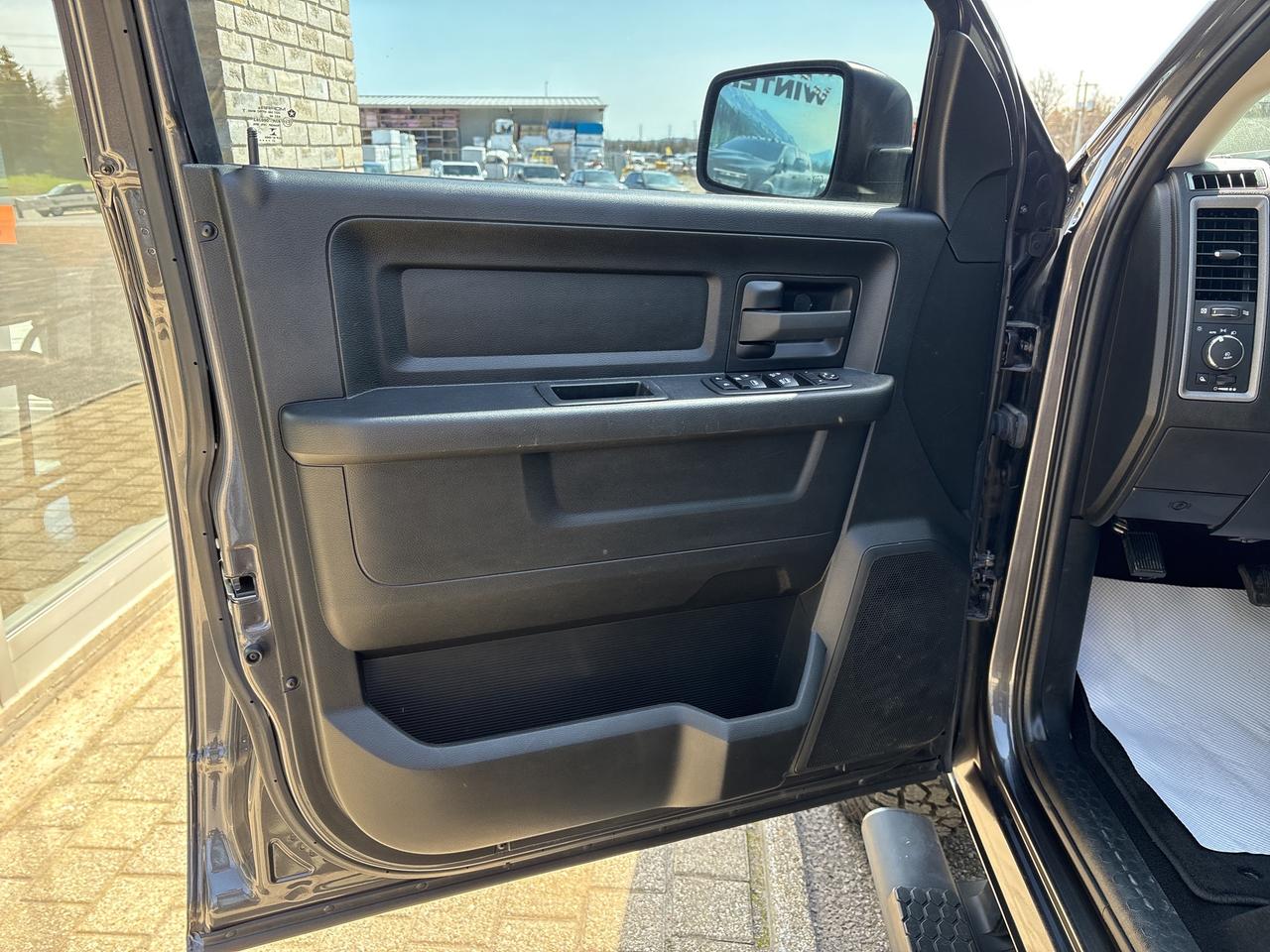 2021 RAM 1500 Classic EXPRESS Photo