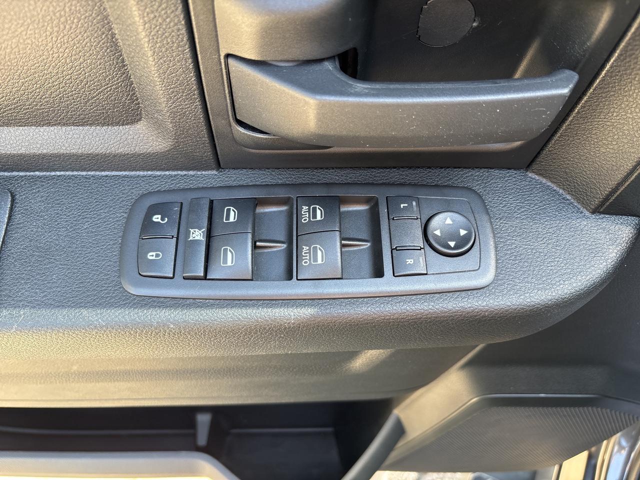 2021 RAM 1500 Classic EXPRESS Photo