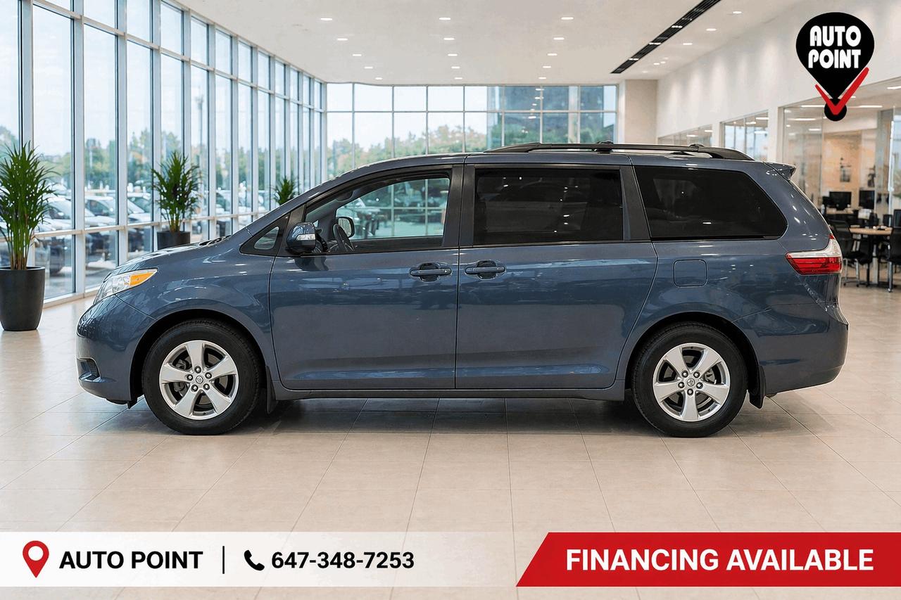 2017 Toyota Sienna 5DR LE 8-PASS FWD Photo