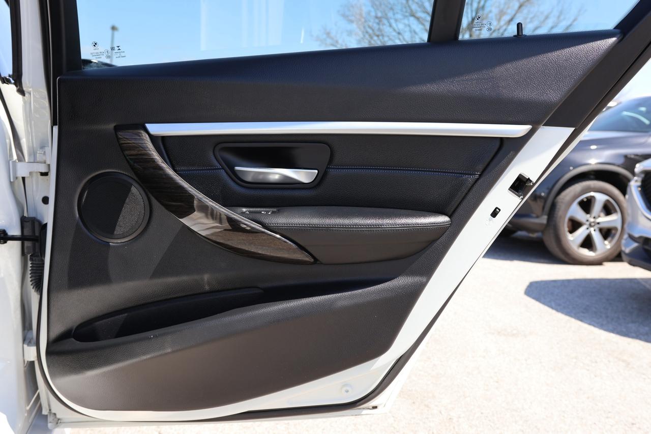 2018 BMW 3 Series 330i xDrive AWD/NAV/LEATHER/P SEATS/H SEATS & STEE Photo