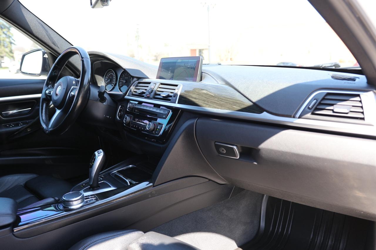 2018 BMW 3 Series 330i xDrive AWD/NAV/LEATHER/P SEATS/H SEATS & STEE Photo