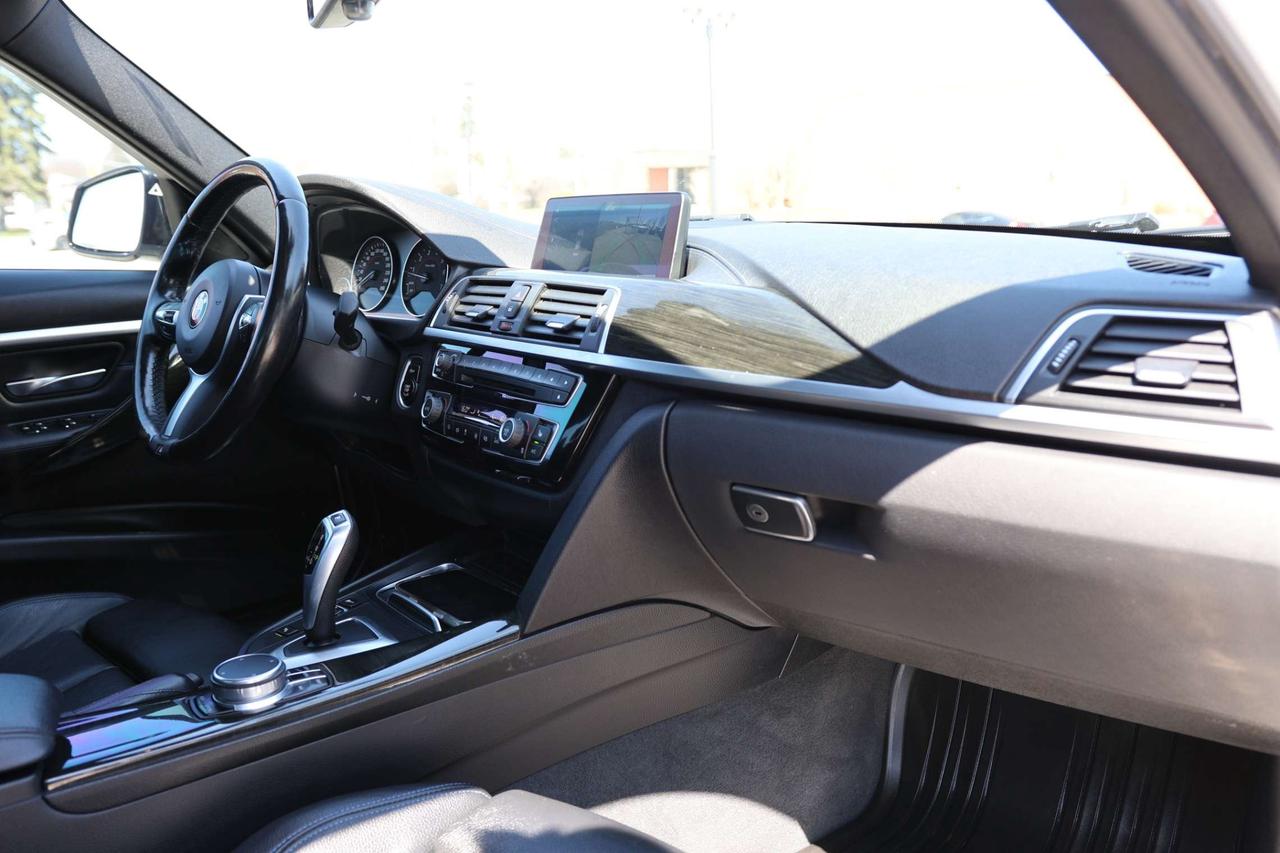 2018 BMW 3 Series 330i xDrive AWD/NAV/LEATHER/P SEATS/H SEATS & STEERING/BCAM/P SENSORS/BLIS/SUNROOF/BLUETOOTH Photo