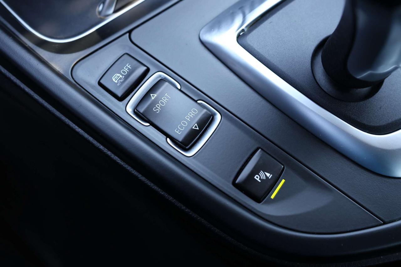 2018 BMW 3 Series 330i xDrive AWD/NAV/LEATHER/P SEATS/H SEATS & STEERING/BCAM/P SENSORS/BLIS/SUNROOF/BLUETOOTH Photo