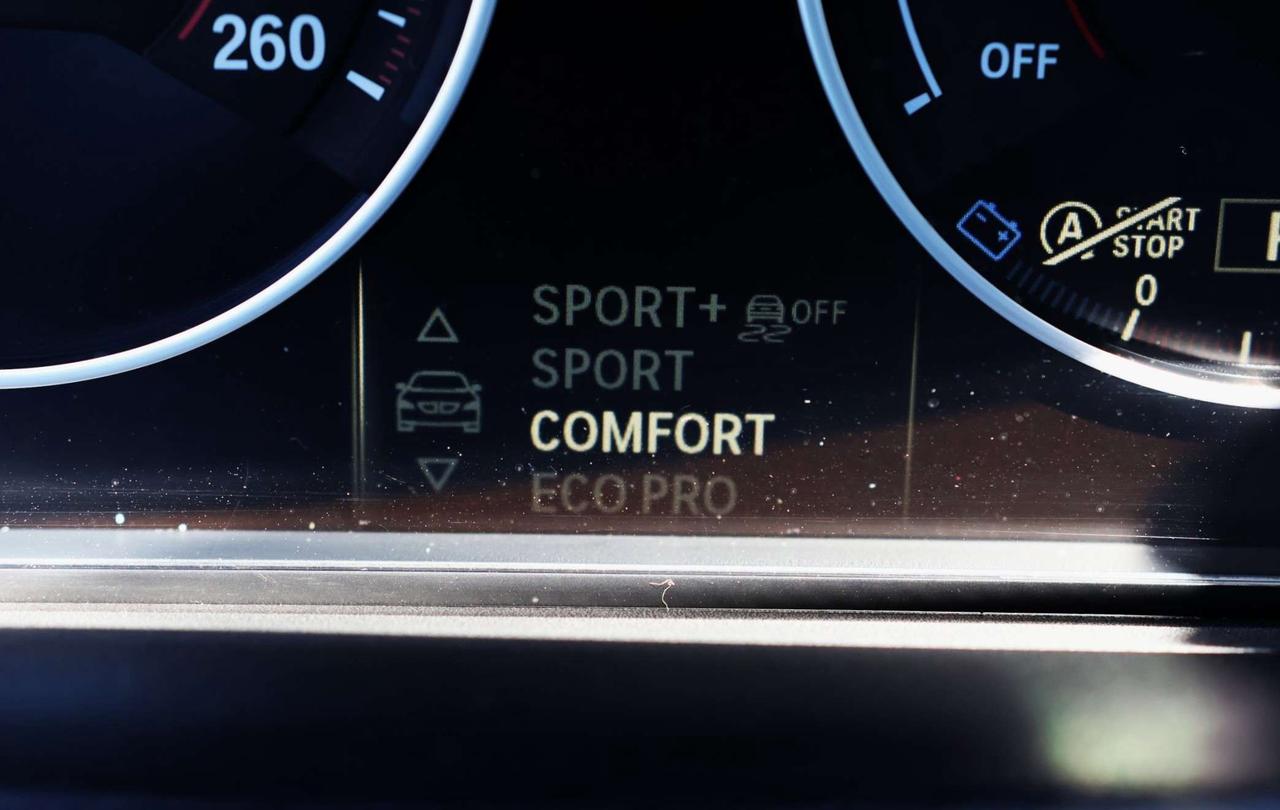 2018 BMW 3 Series 330i xDrive AWD/NAV/LEATHER/P SEATS/H SEATS & STEERING/BCAM/P SENSORS/BLIS/SUNROOF/BLUETOOTH Photo