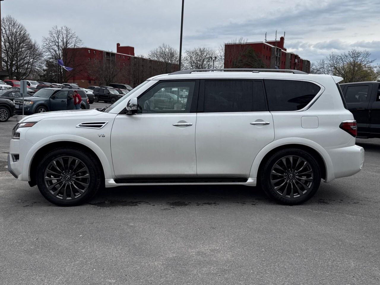 2022 Nissan Armada PLATINUM   1 OWNER   LOW KM Photo3