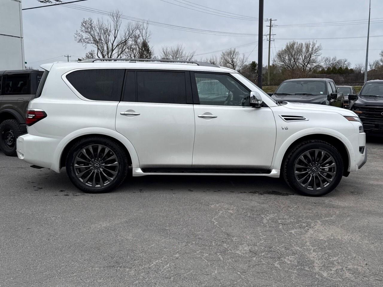 2022 Nissan Armada PLATINUM   1 OWNER   LOW KM Photo