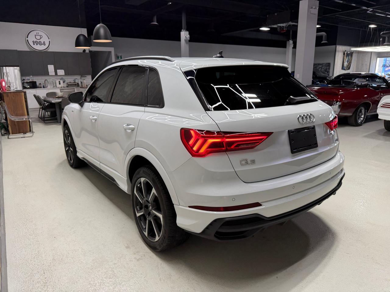 2022 Audi Q3 TECHNIK S-LINE BLACK OPTICS Photo