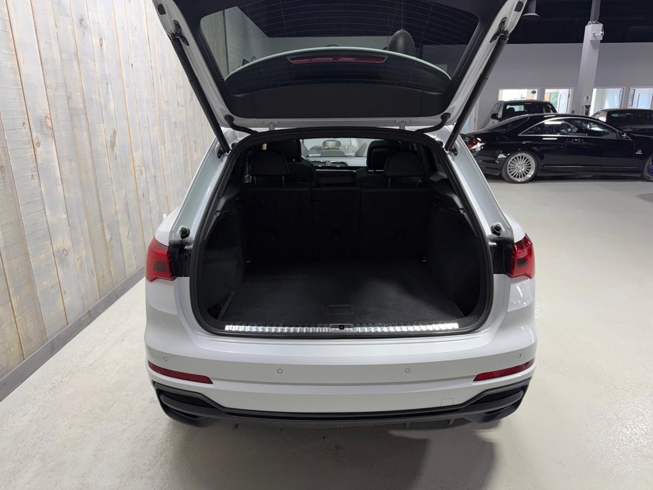 2022 Audi Q3 TECHNIK S-LINE BLACK OPTICS Photo
