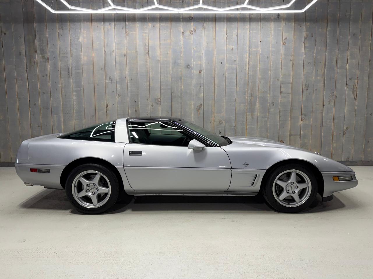 1996 Chevrolet Corvette Collectors Edition Coupe Photo2