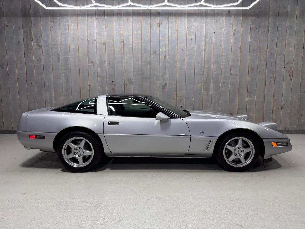 1996 Chevrolet Corvette Collectors Edition Coupe Photo3
