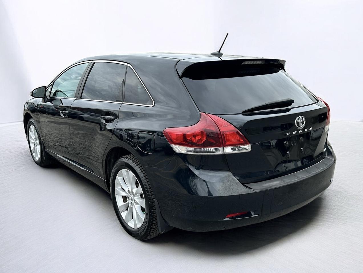2013 Toyota Venza XLE ~ AWD ~ LEATHER ~ DUAL SUNROOF ~ CERTIFIED Photo3