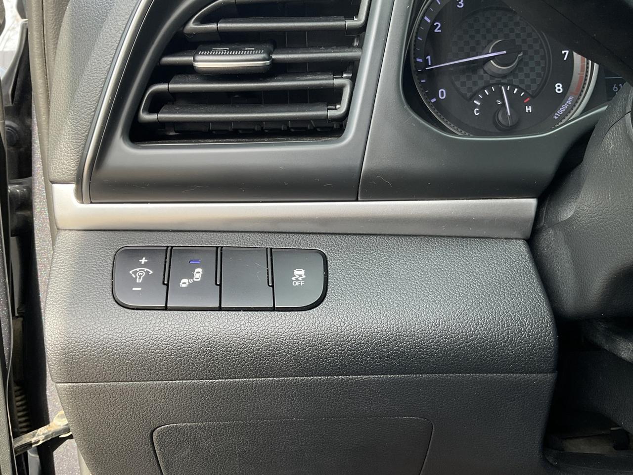 2019 Hyundai Elantra Preferred - ALLOYS! CAR PLAY! BACK-UP CAM! BSM! Photo