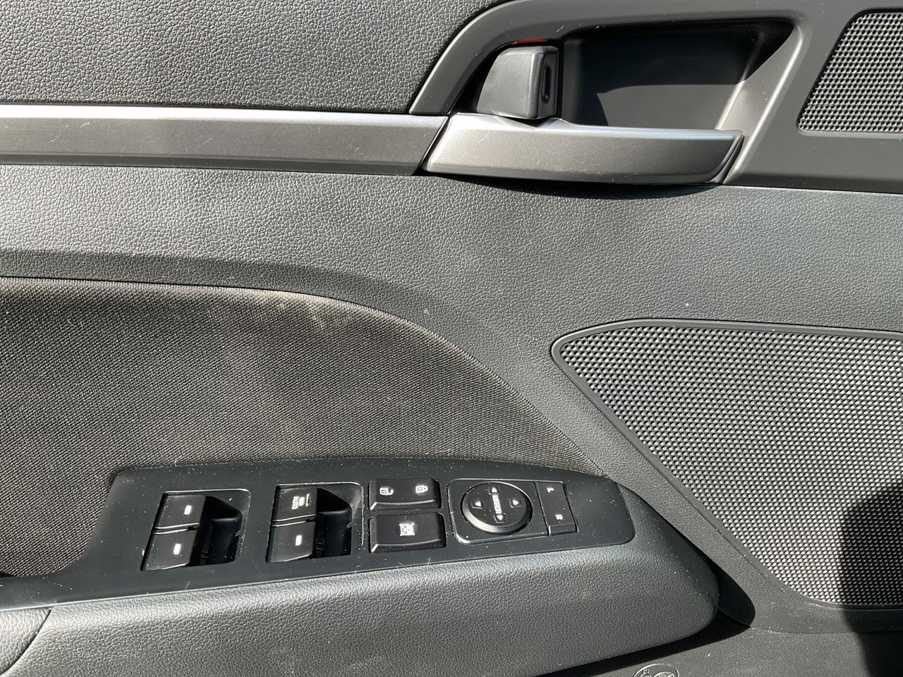 2019 Hyundai Elantra Preferred - ALLOYS! CAR PLAY! BACK-UP CAM! BSM! Photo