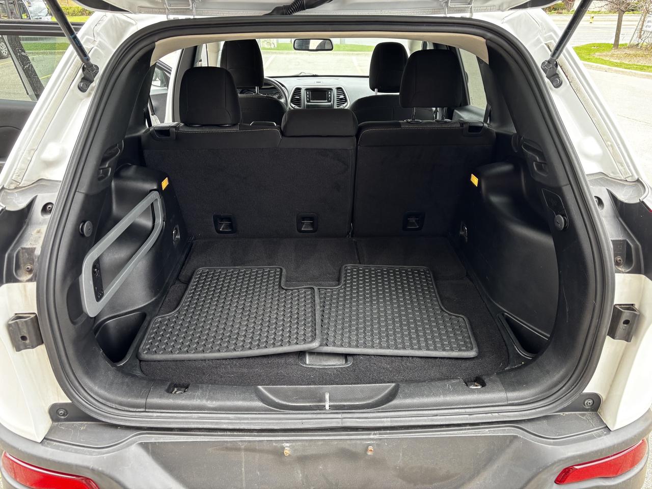 2014 Jeep Cherokee 4WD 4dr North Photo