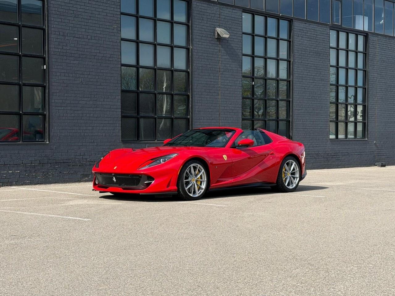 2021 Ferrari 812 GTS Convertible Photo2