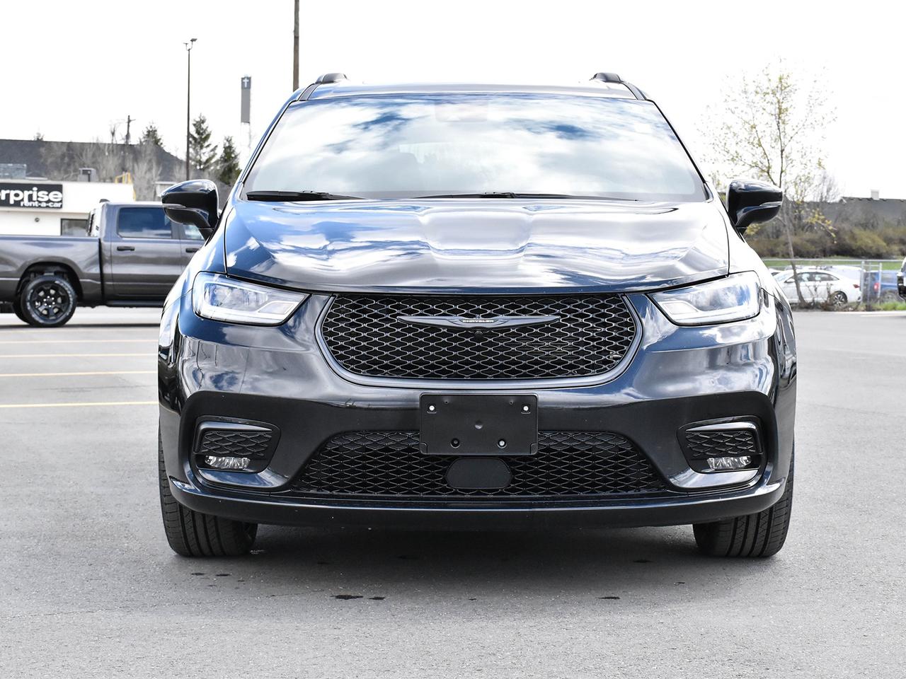 2023 Chrysler Pacifica Limited Photo