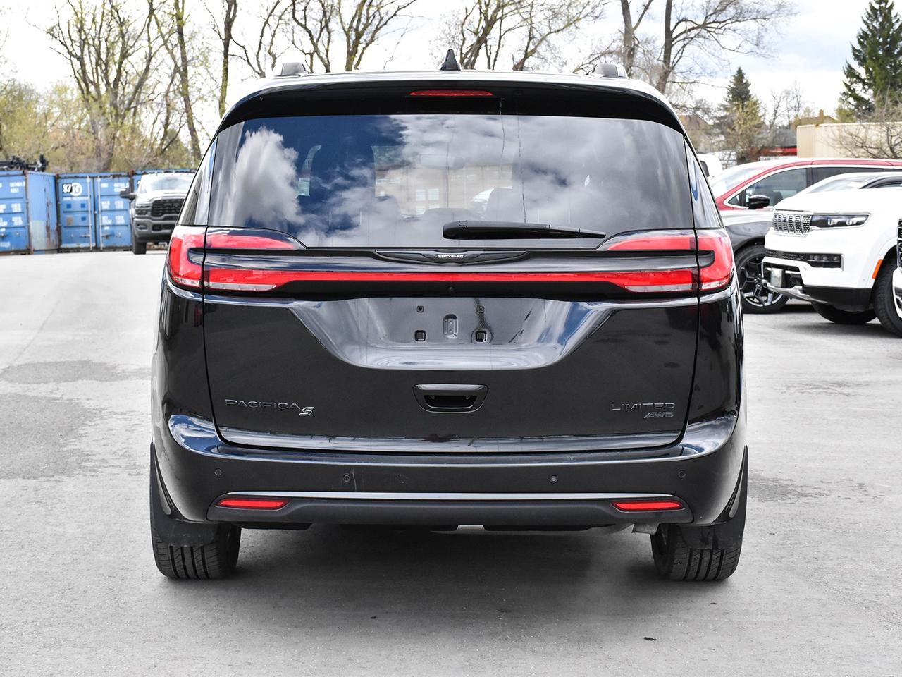 2023 Chrysler Pacifica Limited Photo