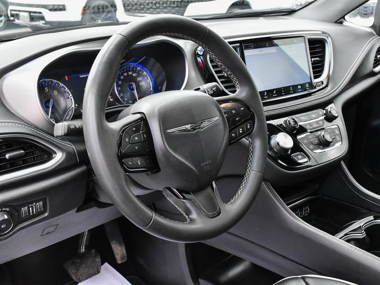 2023 Chrysler Pacifica Limited Photo