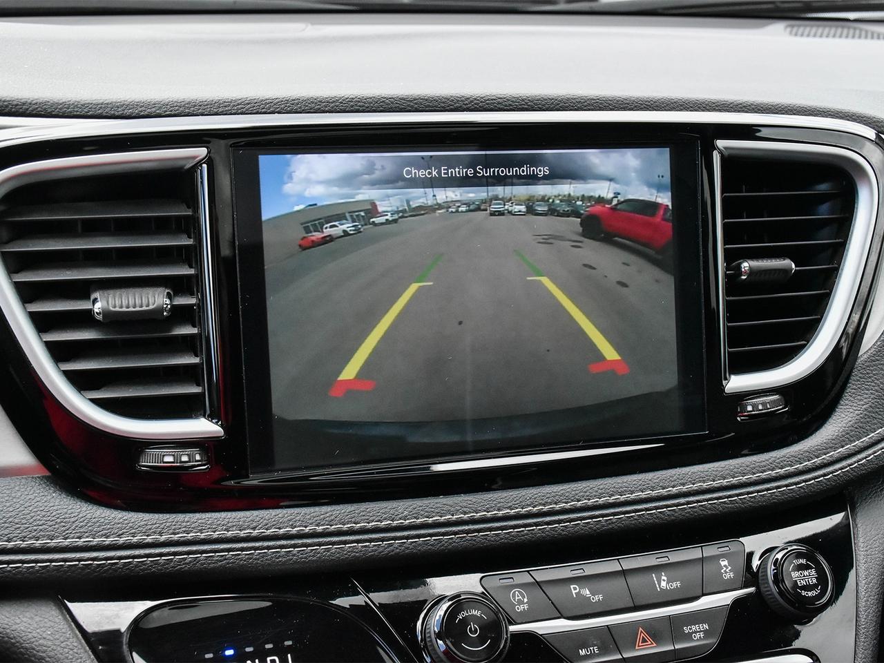 2023 Chrysler Pacifica Limited Photo
